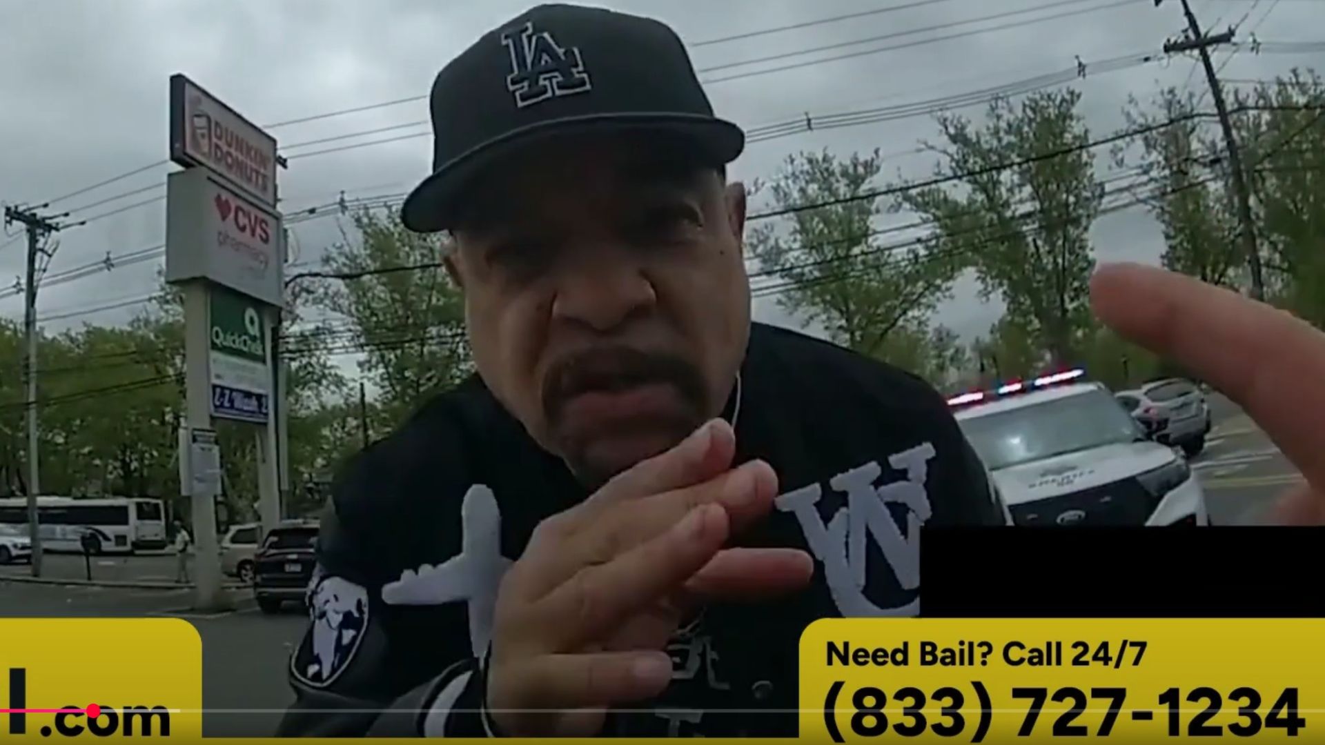 Ice-T argues with cop